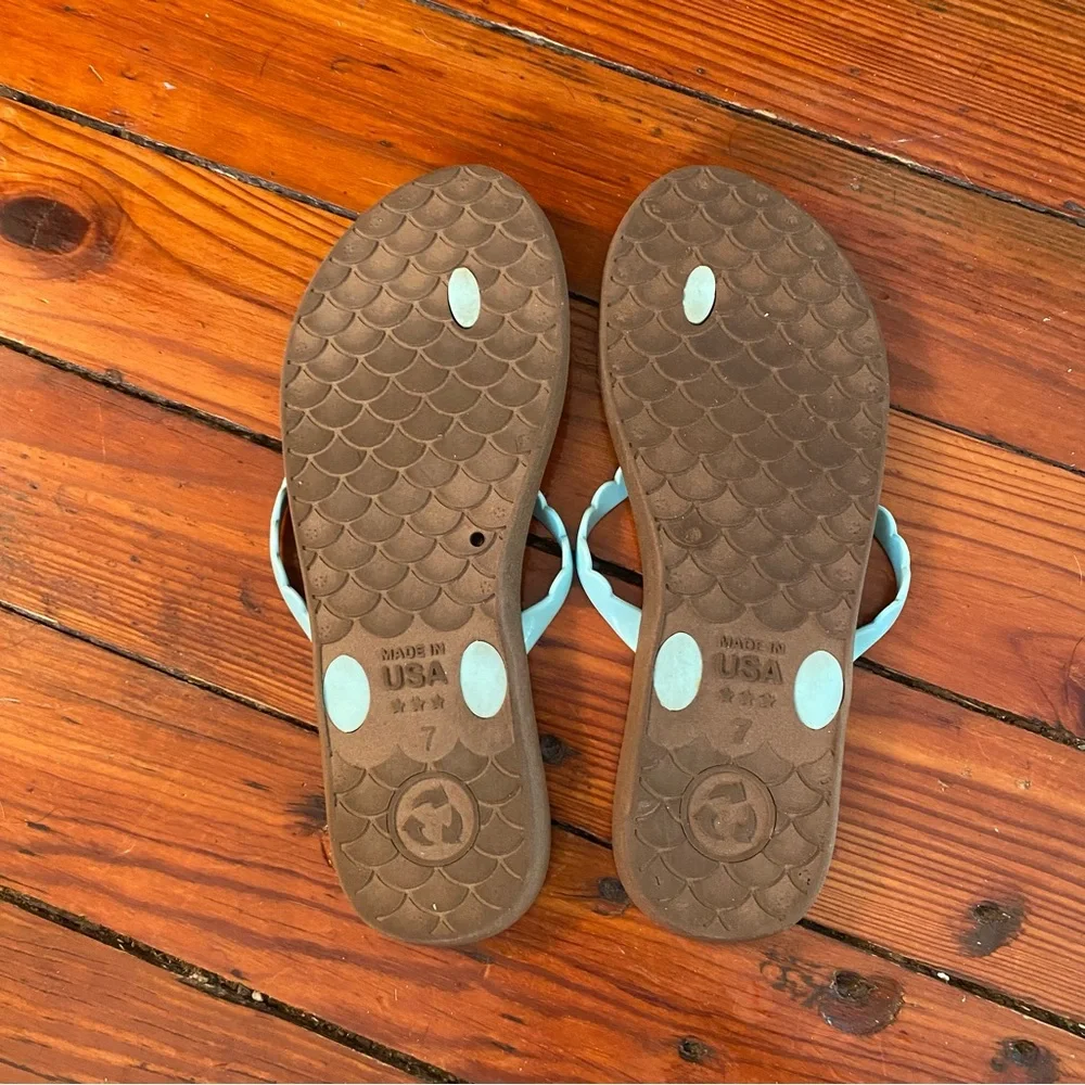 Oka-B Seafoam Scalloped Bristol Flip Flops Size 7 Made in the USA